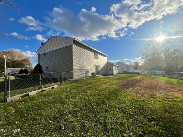 246 Lisha Kill Road, Schenectady, NY 12309