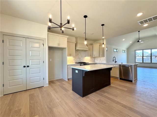 2900 SW Little Elm Loop, Bentonville, AR 72713