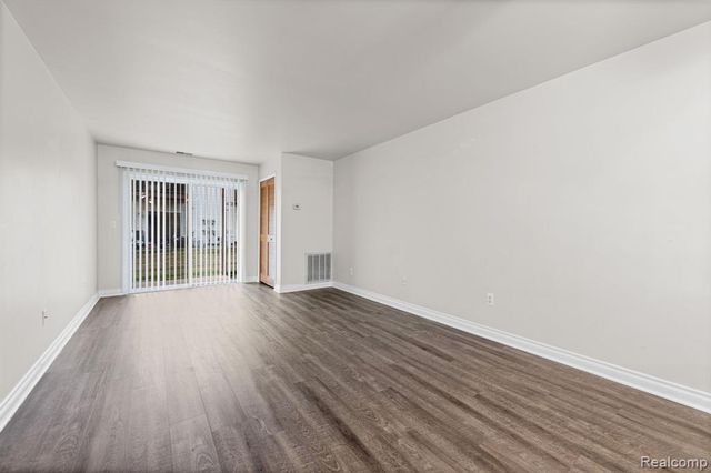 30184 Wedgewood Circle, Roseville, MI 48066