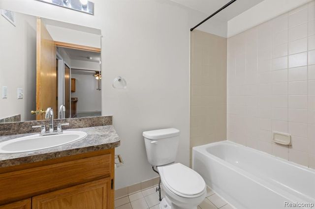 30184 Wedgewood Circle, Roseville, MI 48066