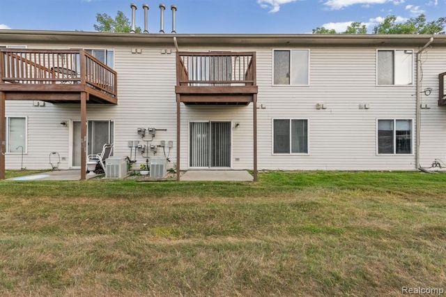 30184 Wedgewood Circle, Roseville, MI 48066