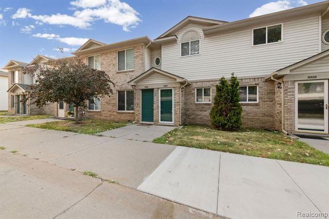 30184 Wedgewood Circle, Roseville, MI 48066