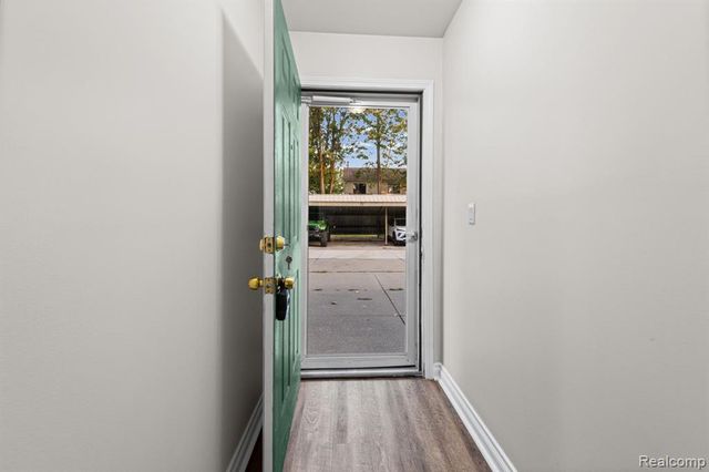 30184 Wedgewood Circle, Roseville, MI 48066