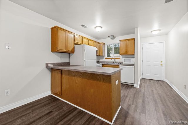 30184 Wedgewood Circle, Roseville, MI 48066
