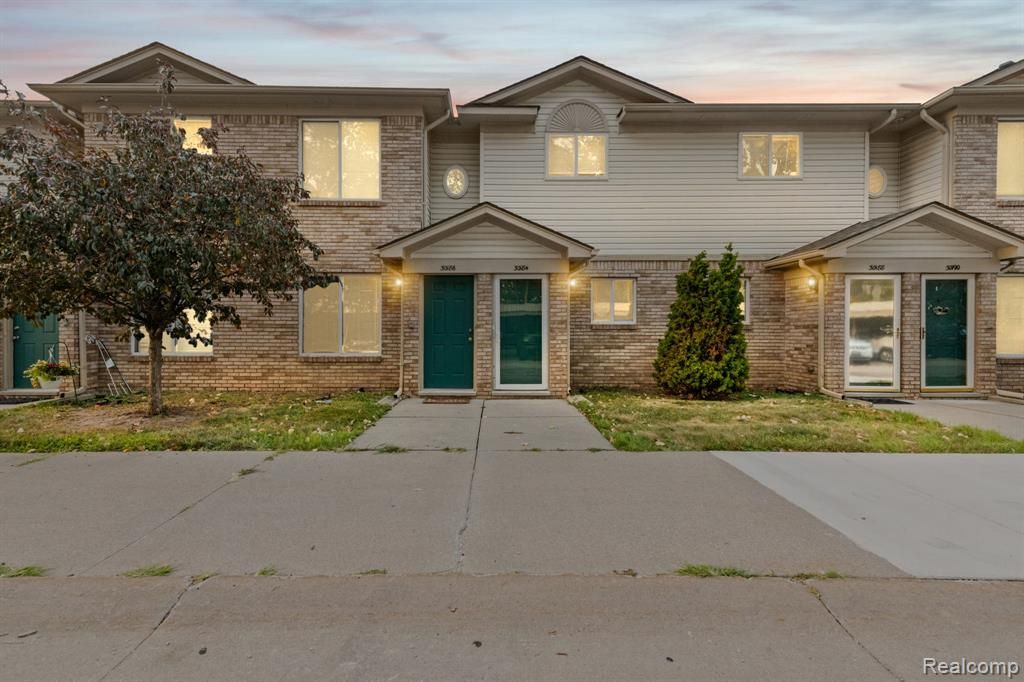30184 Wedgewood Circle, Roseville, MI 48066