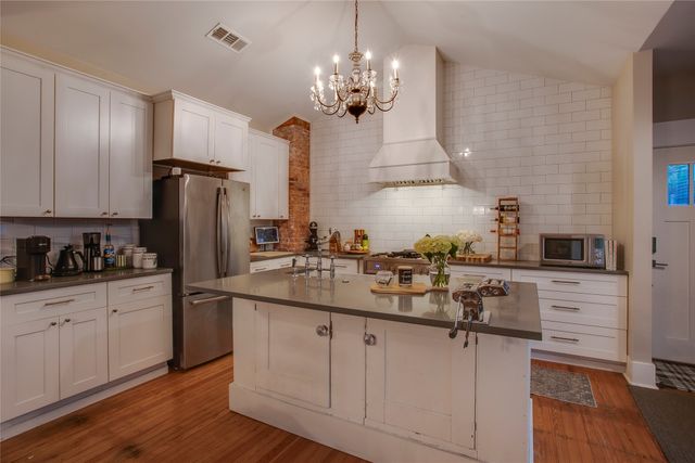 1414 Kings Highway, Dallas, TX 75208