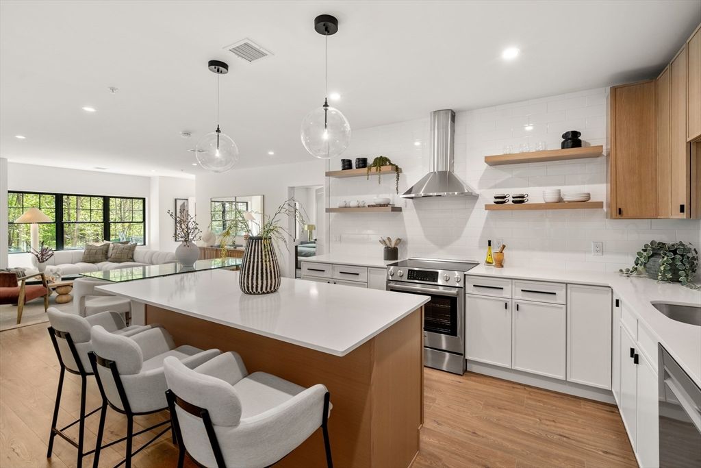 20 Audubon Way 408, Canton, MA 02021