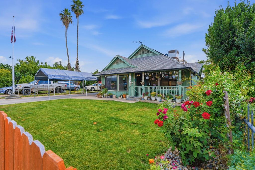 Image 1 of property listing at 428 S A Street, Madera, CA 93638