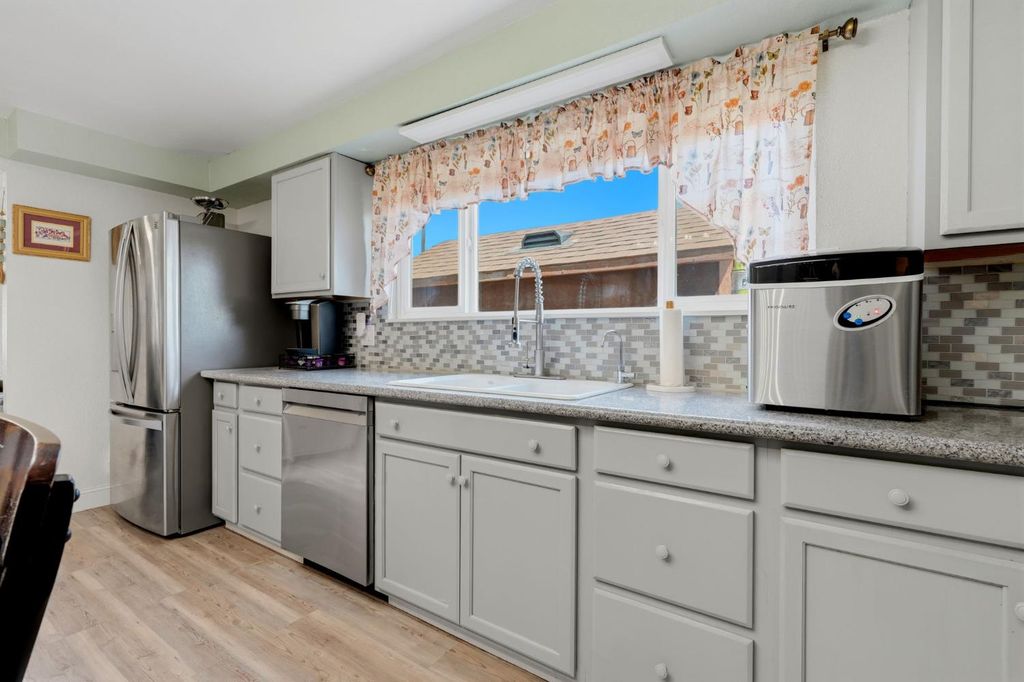 Image 15 of property listing at 428 S A Street, Madera, CA 93638