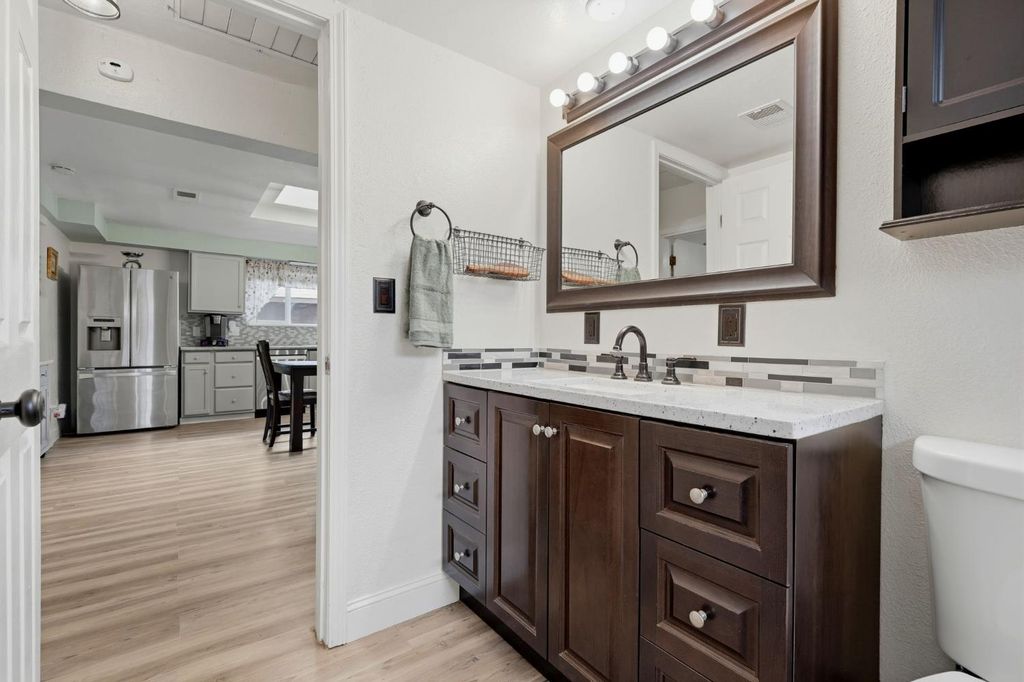Image 18 of property listing at 428 S A Street, Madera, CA 93638