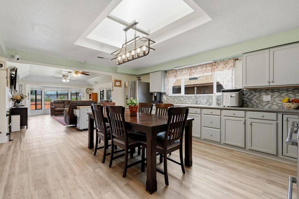 Image 2 of property listing at 428 S A Street, Madera, CA 93638