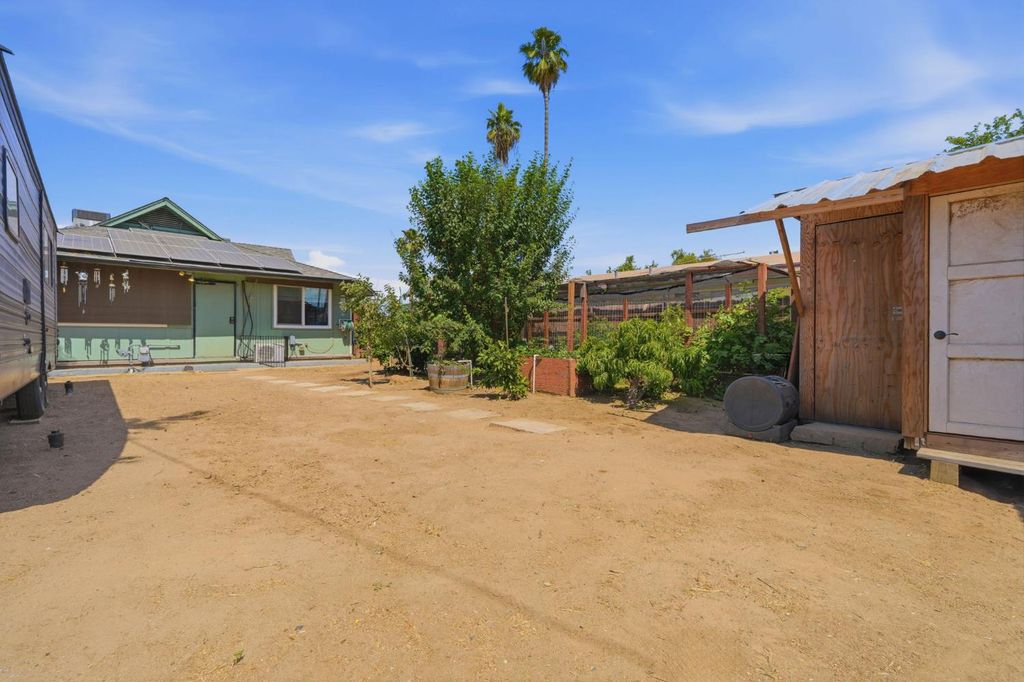 Image 23 of property listing at 428 S A Street, Madera, CA 93638