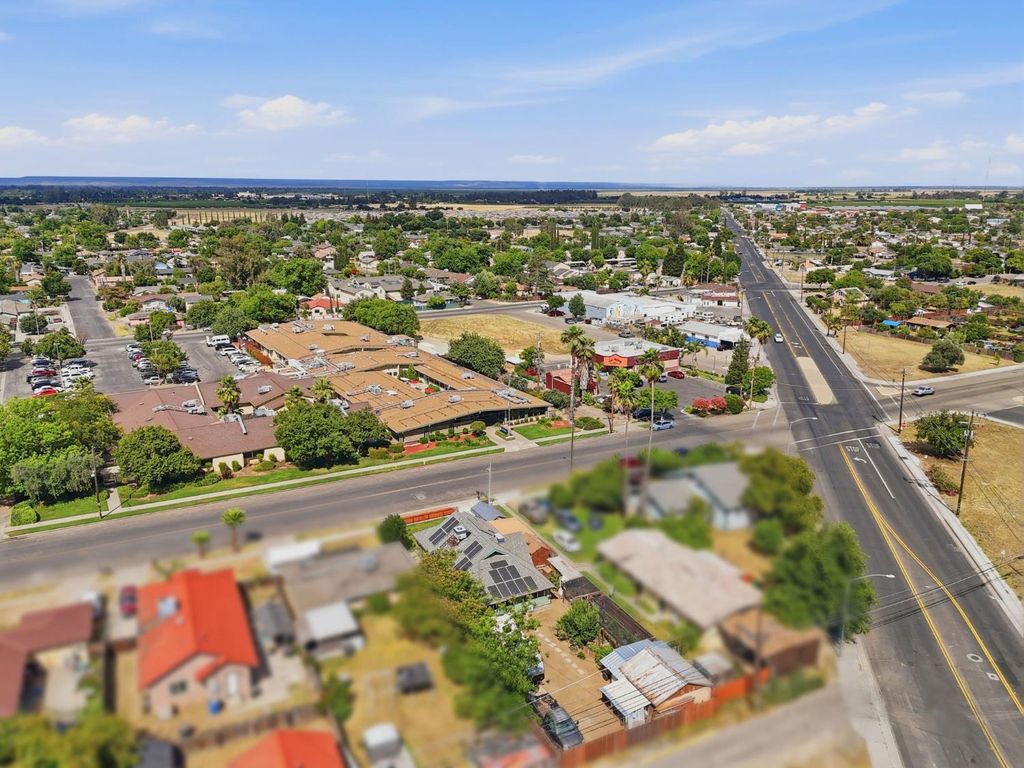 Image 28 of property listing at 428 S A Street, Madera, CA 93638
