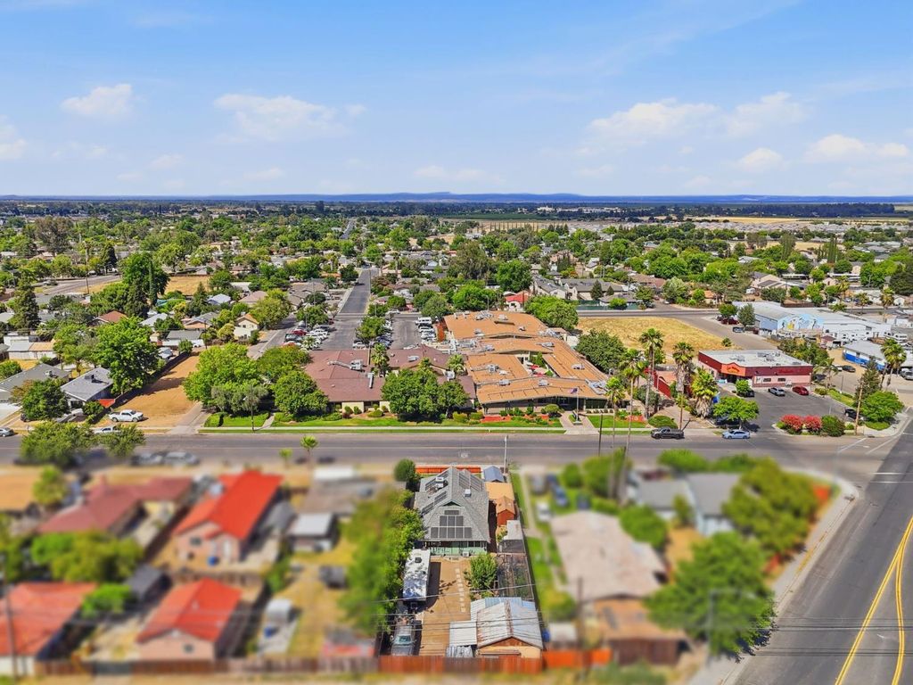Image 29 of property listing at 428 S A Street, Madera, CA 93638