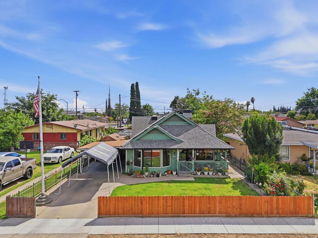 Image 3 of property listing at 428 S A Street, Madera, CA 93638