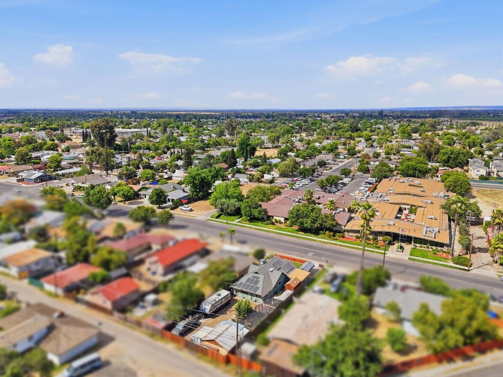 Image 30 of property listing at 428 S A Street, Madera, CA 93638