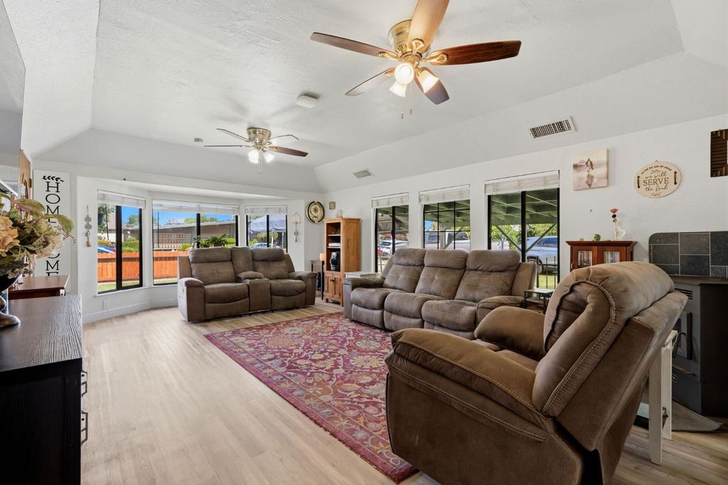 Image 8 of property listing at 428 S A Street, Madera, CA 93638
