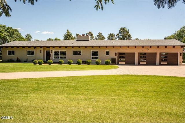 3118 13th Avenue E, Williston, ND 58801