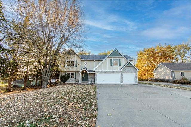 1215 Hacienda Lane, Lawrence, KS 66049