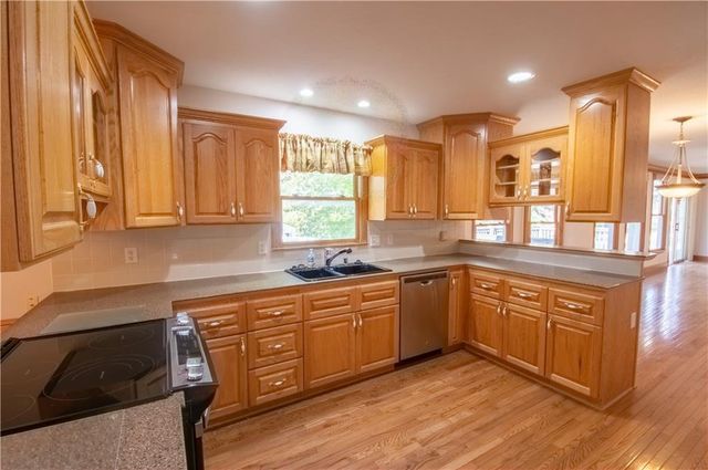 1215 Hacienda Lane, Lawrence, KS 66049