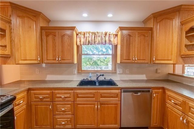 1215 Hacienda Lane, Lawrence, KS 66049