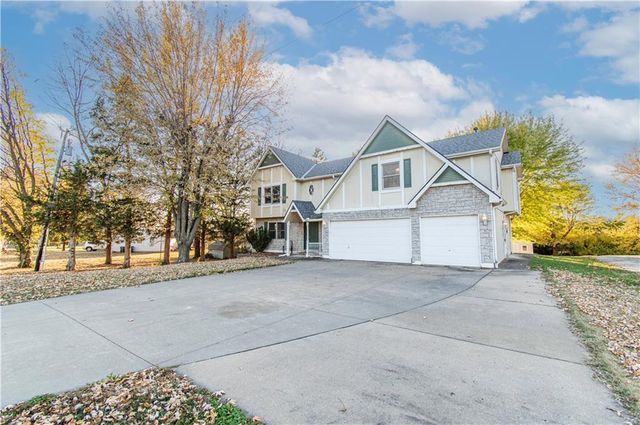 1215 Hacienda Lane, Lawrence, KS 66049