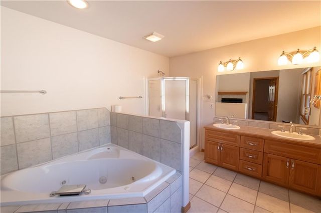 1215 Hacienda Lane, Lawrence, KS 66049