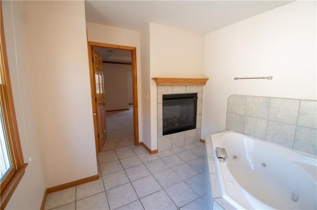 1215 Hacienda Lane, Lawrence, KS 66049