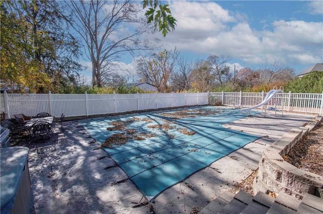 1215 Hacienda Lane, Lawrence, KS 66049