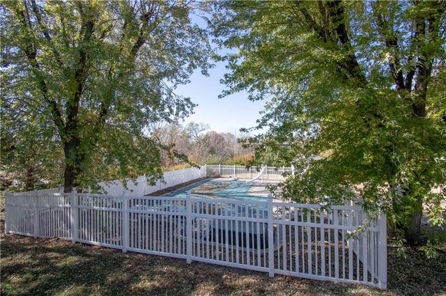 1215 Hacienda Lane, Lawrence, KS 66049