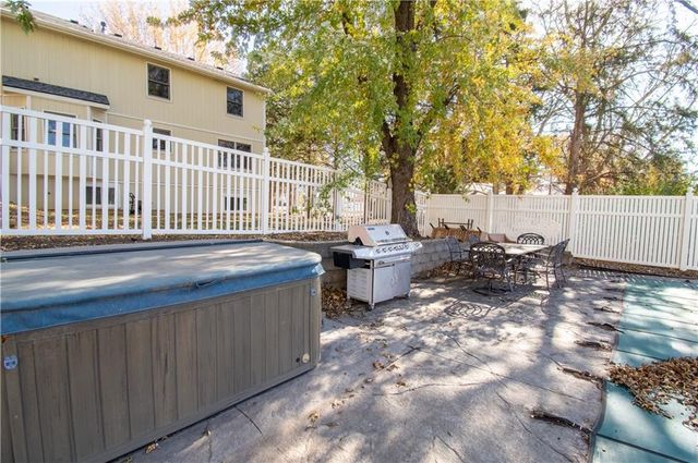 1215 Hacienda Lane, Lawrence, KS 66049