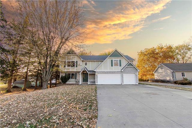 1215 Hacienda Lane, Lawrence, KS 66049