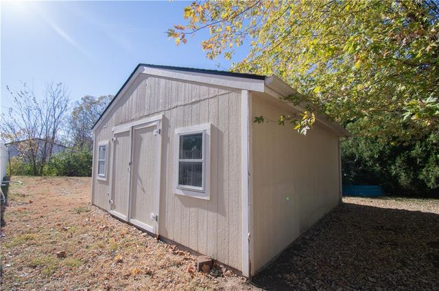 1215 Hacienda Lane, Lawrence, KS 66049