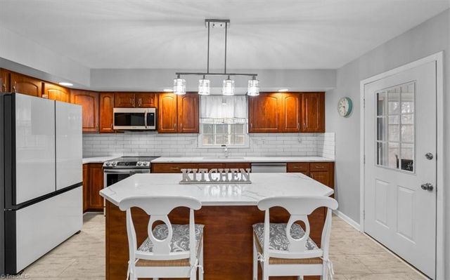 3200 Hickory Ridge Drive, Winston-salem, NC 27127