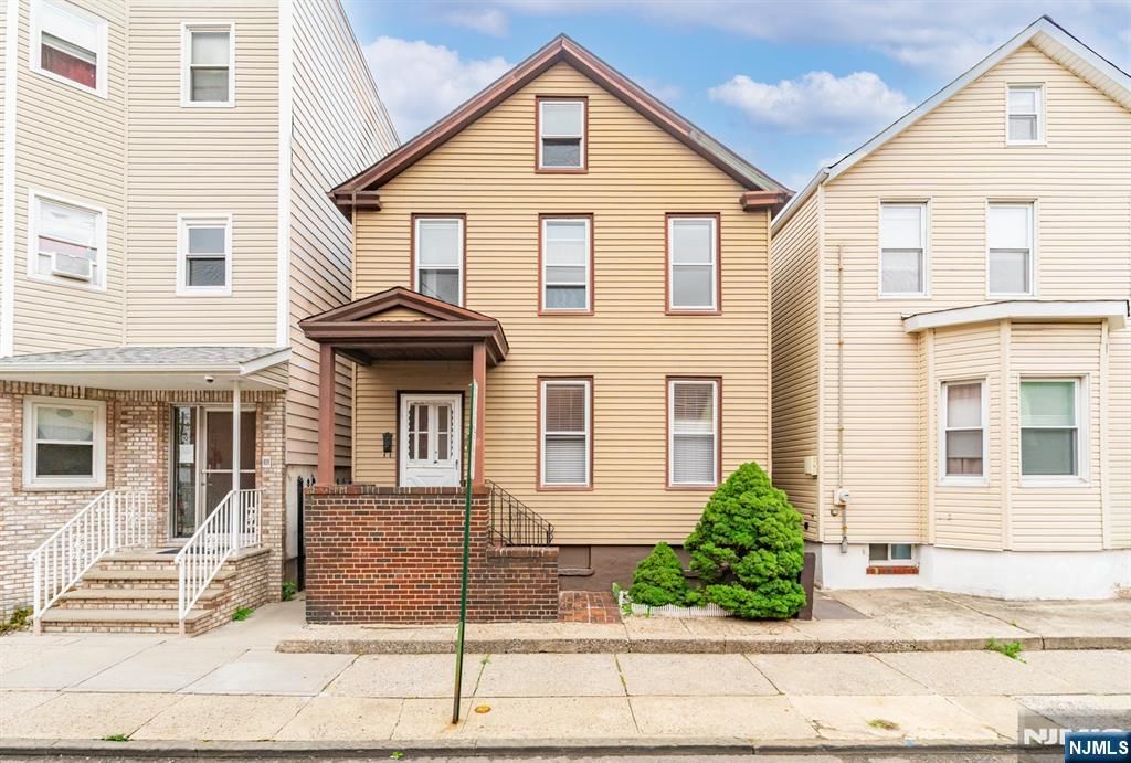 8 Lincoln Avenue, Kearny, NJ 07032
