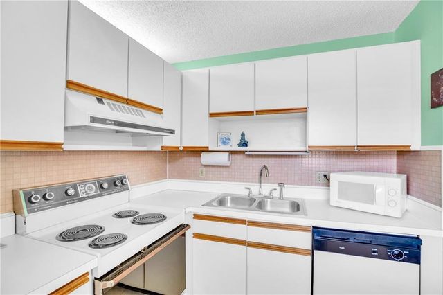 6 Vista Palm Lane 202, Vero Beach, FL 32962