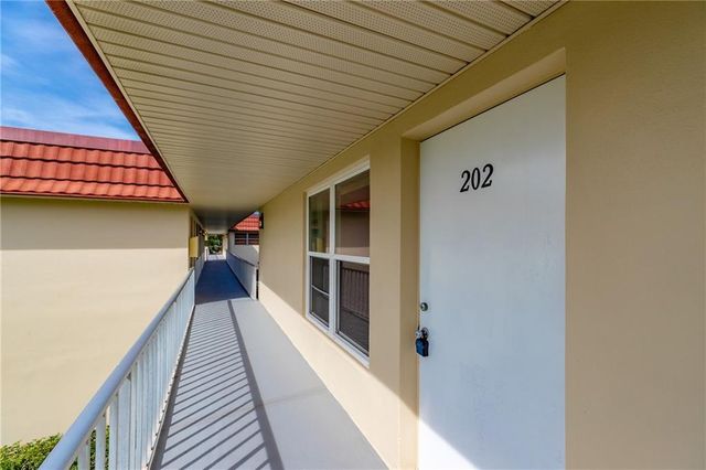 6 Vista Palm Lane 202, Vero Beach, FL 32962