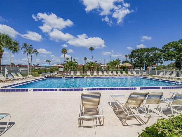 6 Vista Palm Lane 202, Vero Beach, FL 32962