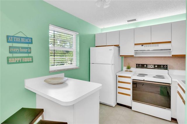 6 Vista Palm Lane 202, Vero Beach, FL 32962
