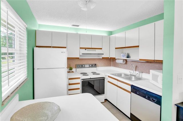 6 Vista Palm Lane 202, Vero Beach, FL 32962