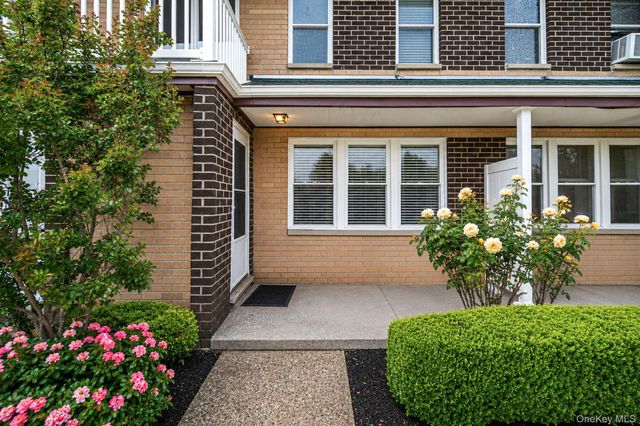 312 Artist Lake Drive 312, Middle Island, NY 11953