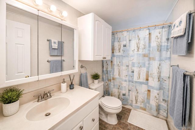 312 Artist Lake Drive 312, Middle Island, NY 11953