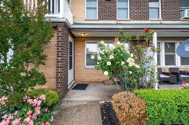 312 Artist Lake Drive 312, Middle Island, NY 11953