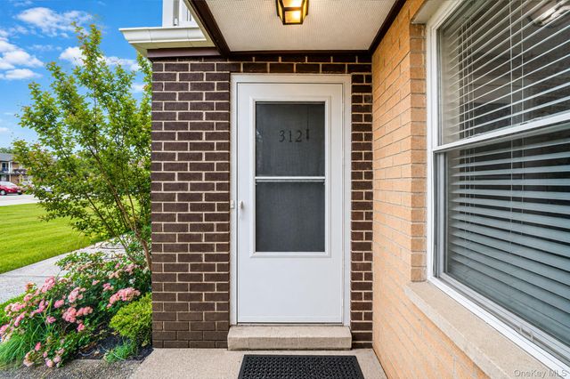 312 Artist Lake Drive 312, Middle Island, NY 11953