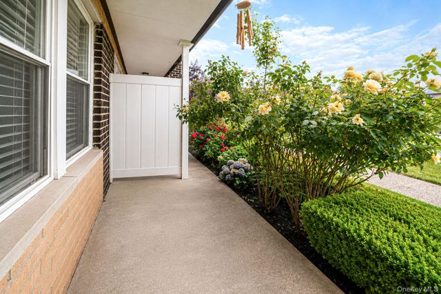 312 Artist Lake Drive 312, Middle Island, NY 11953