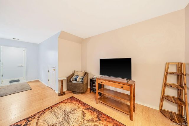312 Artist Lake Drive 312, Middle Island, NY 11953