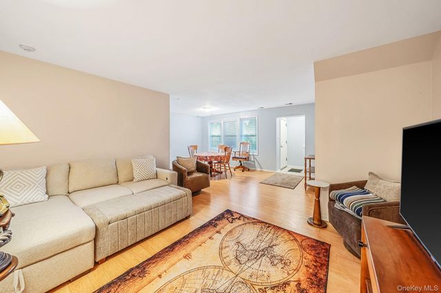 312 Artist Lake Drive 312, Middle Island, NY 11953