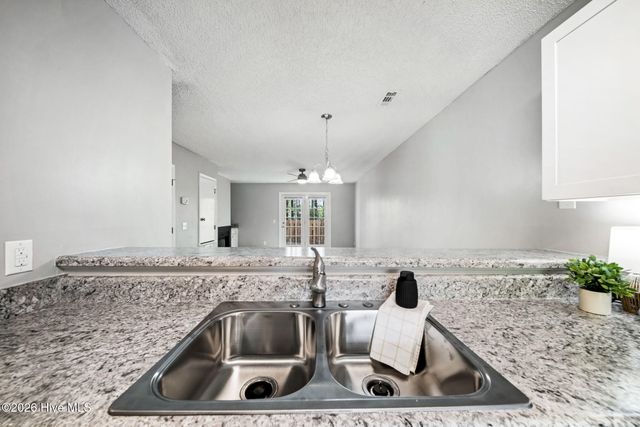 5060 Lamppost Circle, Wilmington, NC 28403