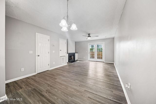 5060 Lamppost Circle, Wilmington, NC 28403