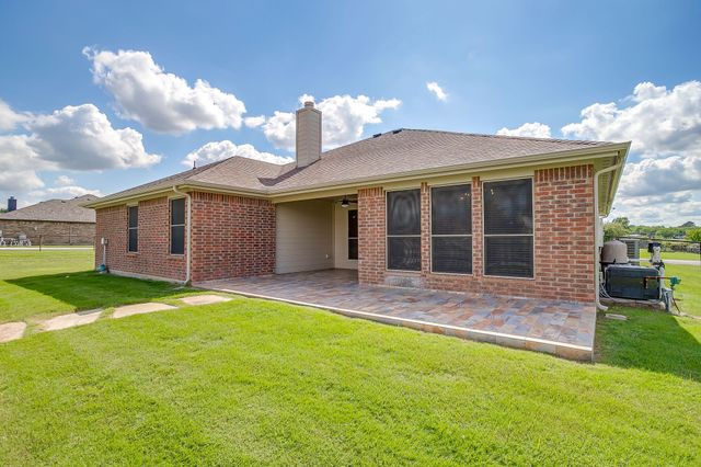 104 Thorobred Court, Azle, TX 76020